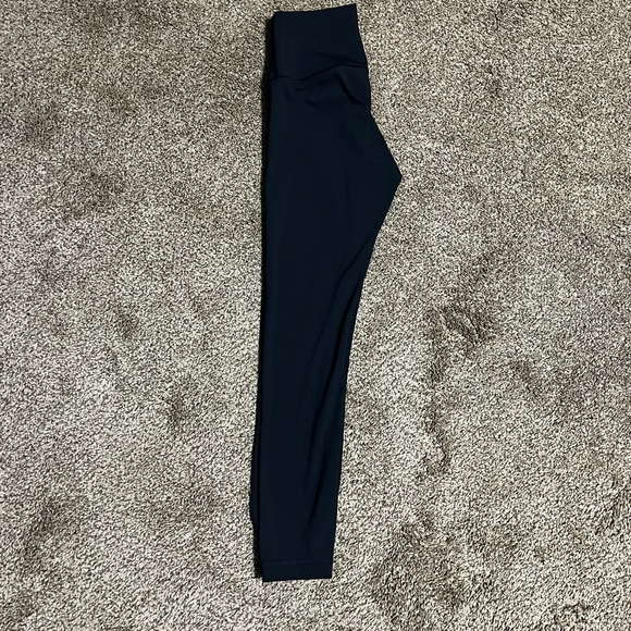Lululemon size 4 Wunder Under Hugh Rise 25” length - Picture 4 of 5